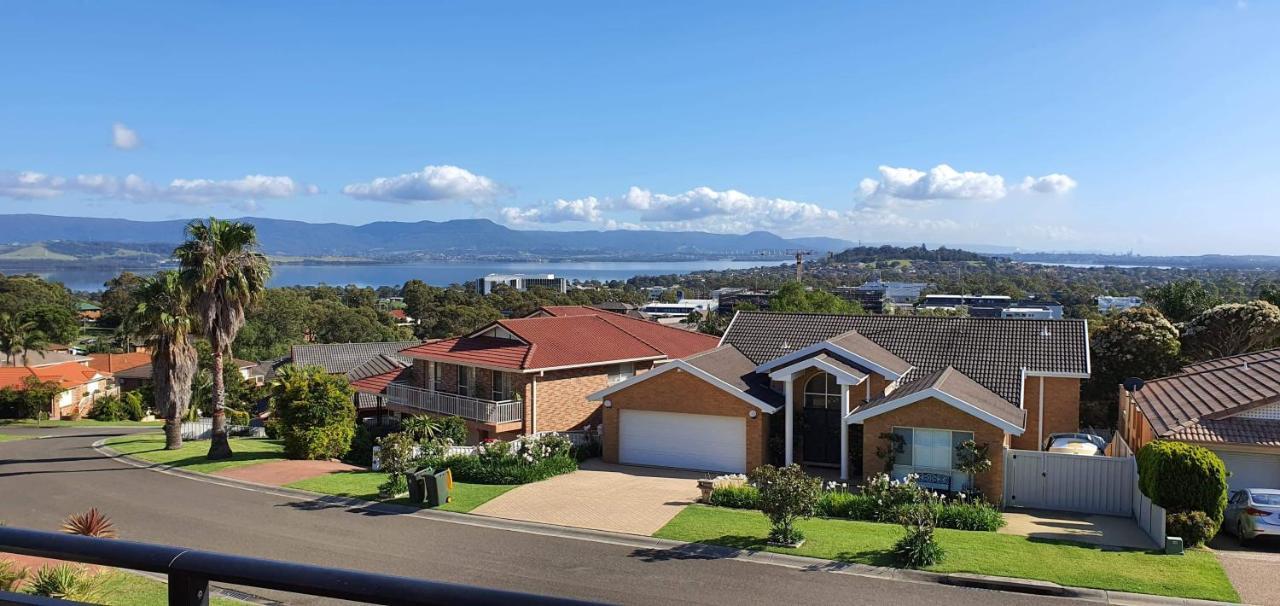Shellharbour. Ocean, And Mountain View Holiday home