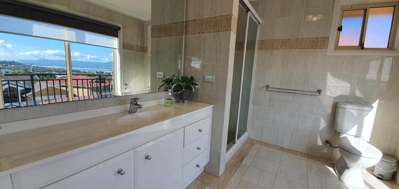 Holiday home Shellharbour. Ocean, And Mountain View