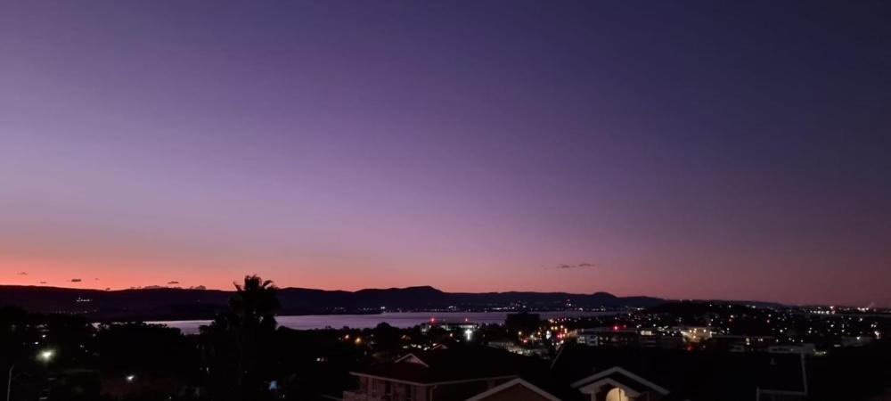 Shellharbour. Ocean, And Mountain View *