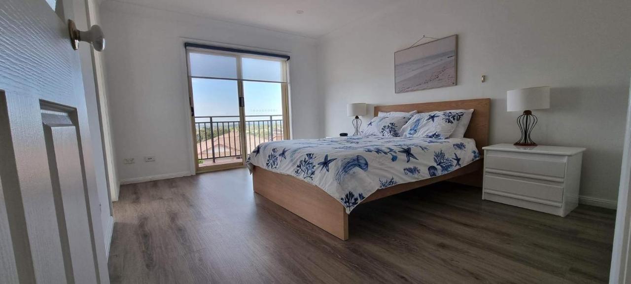 Shellharbour. Ocean, And Mountain View Holiday home Shellharbour