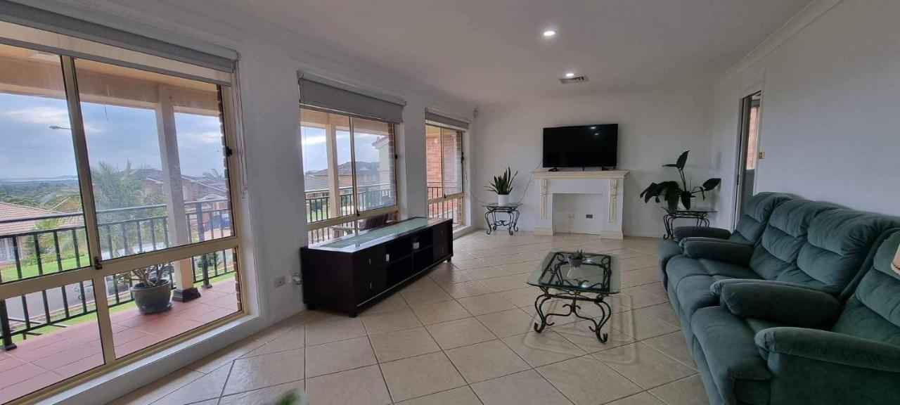 Holiday home Shellharbour. Ocean, And Mountain View